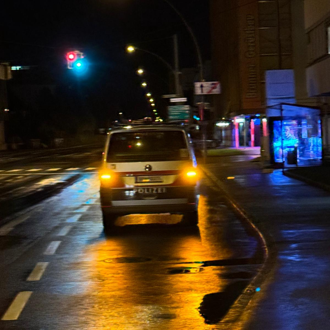 Bregenz’de Hedef Berber Dükkanı: Cam Kırıldı, Polis Harekete Geçti !