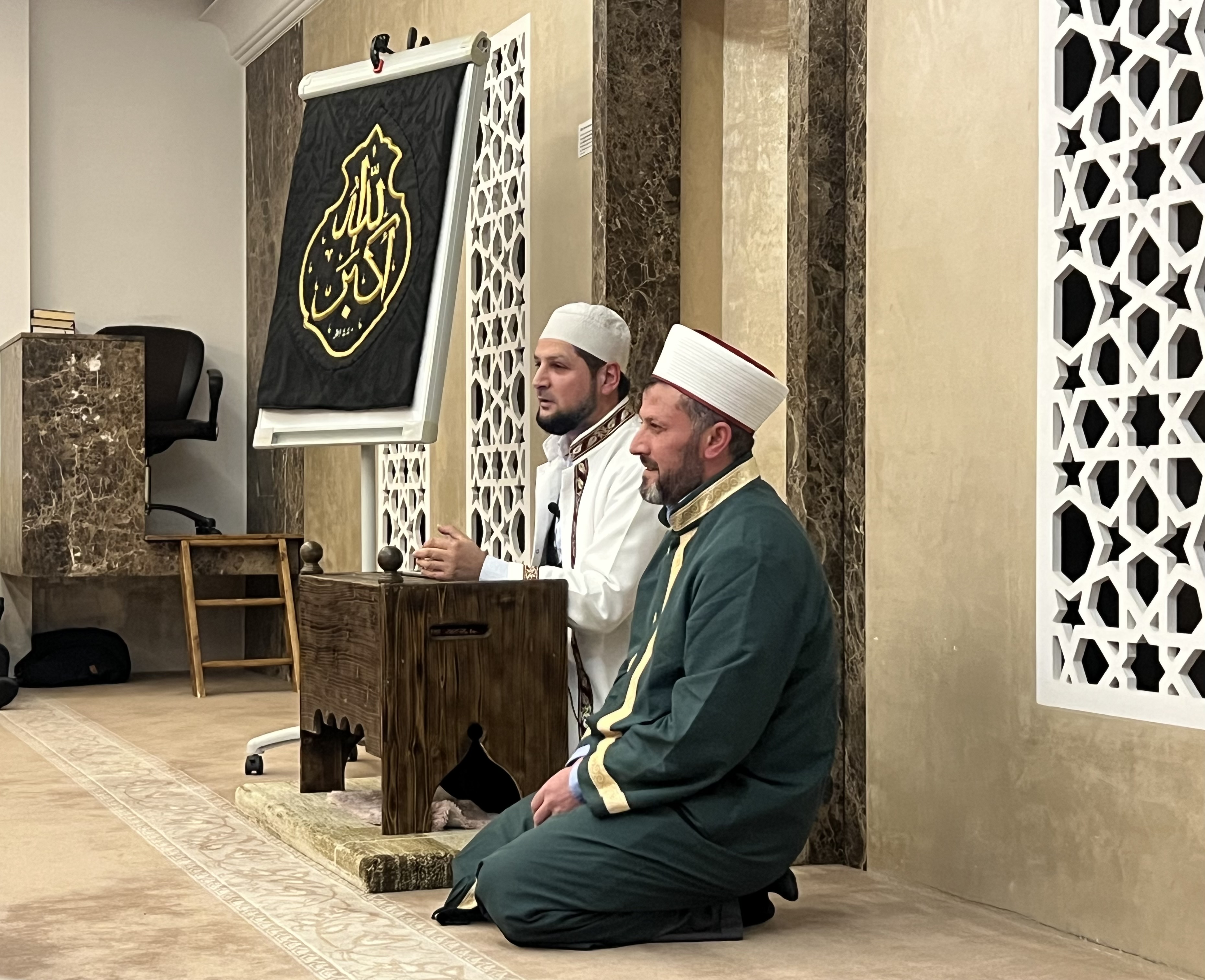Arlberg Bölgesi AİF Dornbirn Şubesi’nde Miraç Kandili ve Kâbe Örtüsü Sergisi
