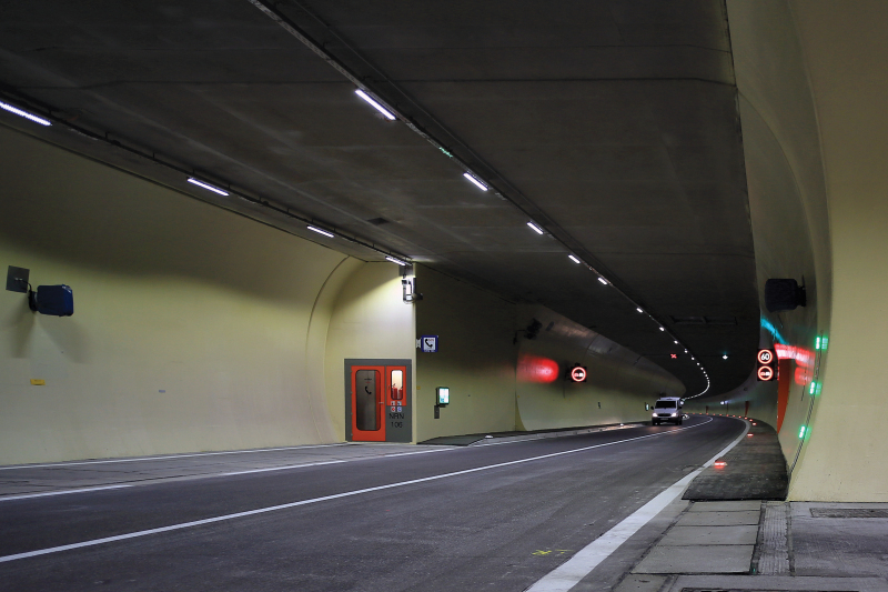 Pfändertunnel’de Feci Kaza: İki Araç Kafa Kafaya Çarpıştı