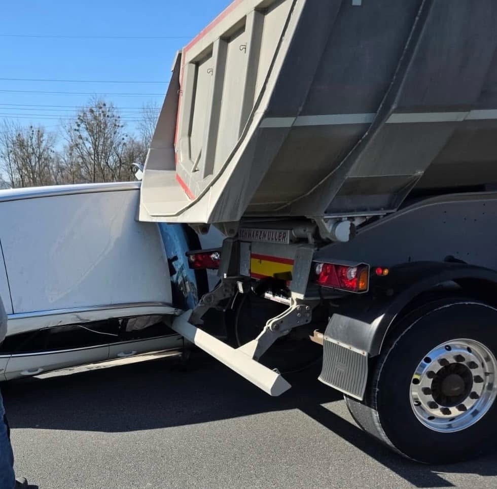 A14 Otoyolunda Trafik Kazası – Tır ile Otomobil Çarpıştı, Bir Kişi Hafif Yaralandı