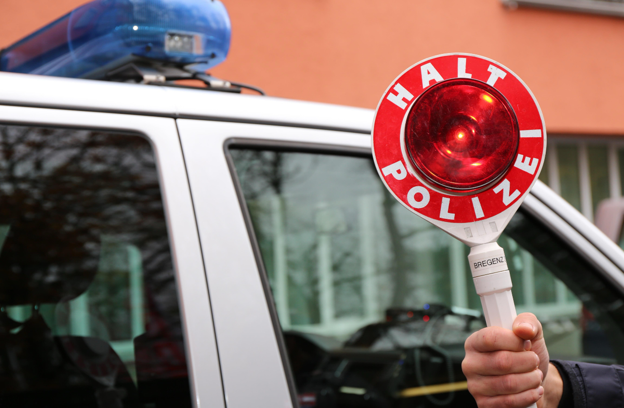 Rankweil’de Zincirleme Trafik Kazası: İki Yaralı