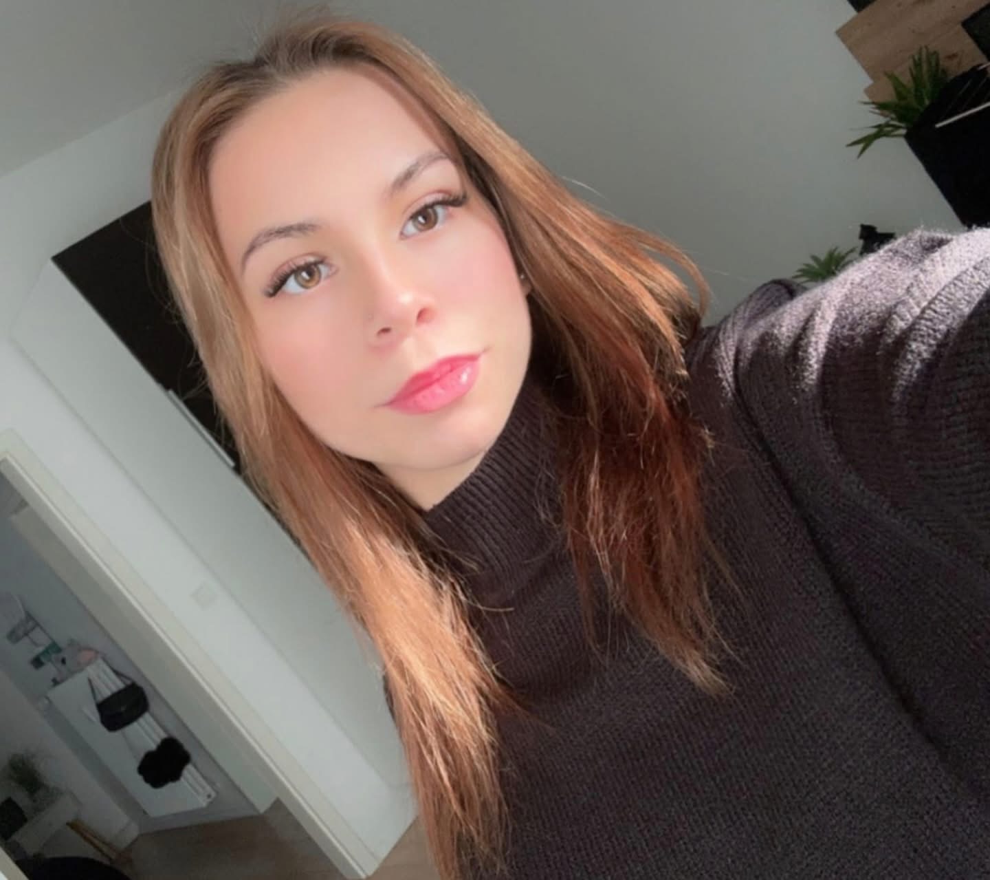 Alina (18) Lösemiyle İkinci Kez Mücadele Ediyor – Yaşamak İçin Uyumlu Donör Aranıyor