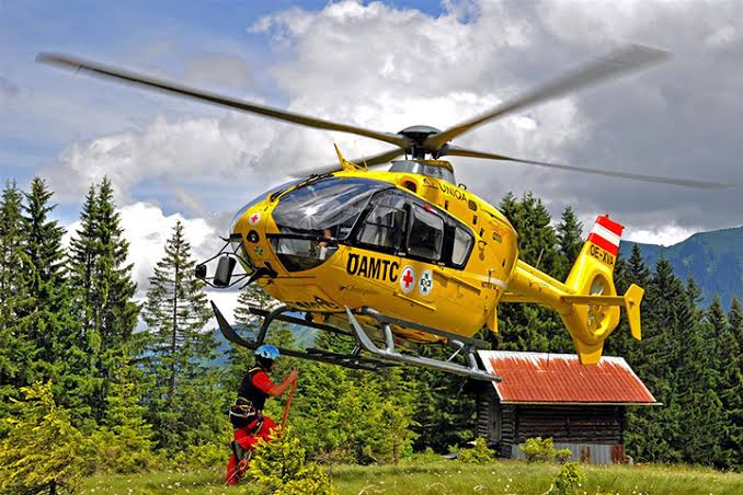 Reuthe’de Trafik Kazası: 3 Yaralı, Biri Ağır Helikopterle Hastaneye Sevk Edildi