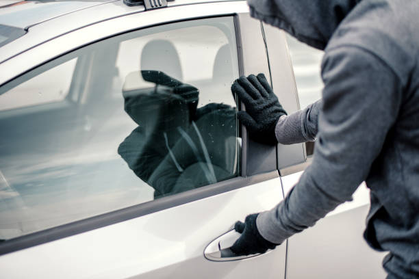 Wolfurt’ta Kilitlenmemiş Araçlardan Hırsızlık Dört Araç Soyuldu, Bilgisayar ve Nakit Para Çalındı