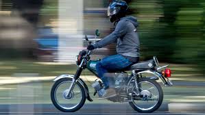 Dornbirn’den Hohenems’e Nefes Kesen Motosiklet Takibi: 16 Yaşındaki Sürücü Pist Üzerinden Kaçtı Dornbirn’den Hohenems’e Nefes Kesen Motosiklet Takibi: 16 Yaşındaki Sürücü Pist Üzerinden Kaçtı