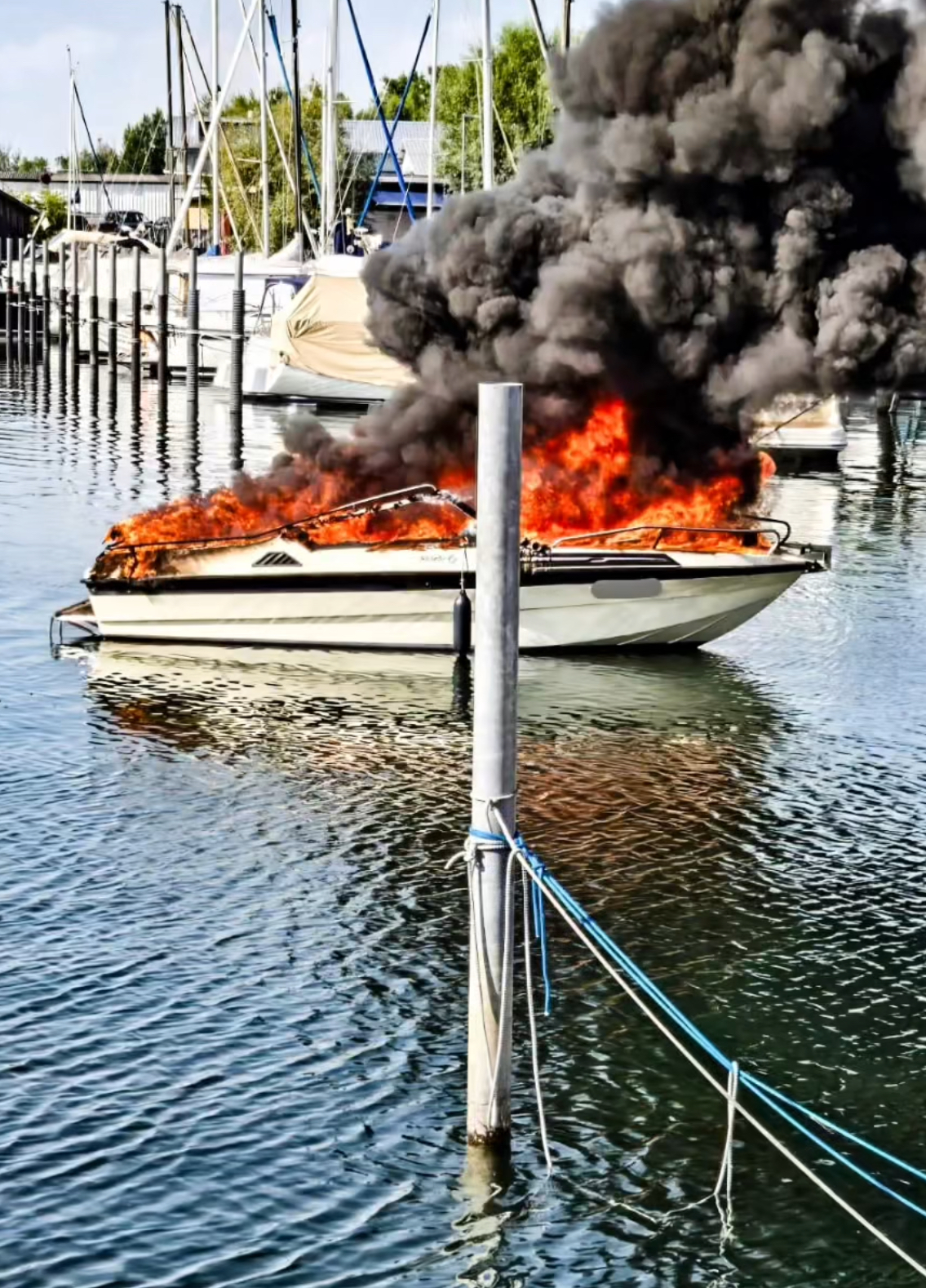 Hard’da Motorbot Alev Aldı