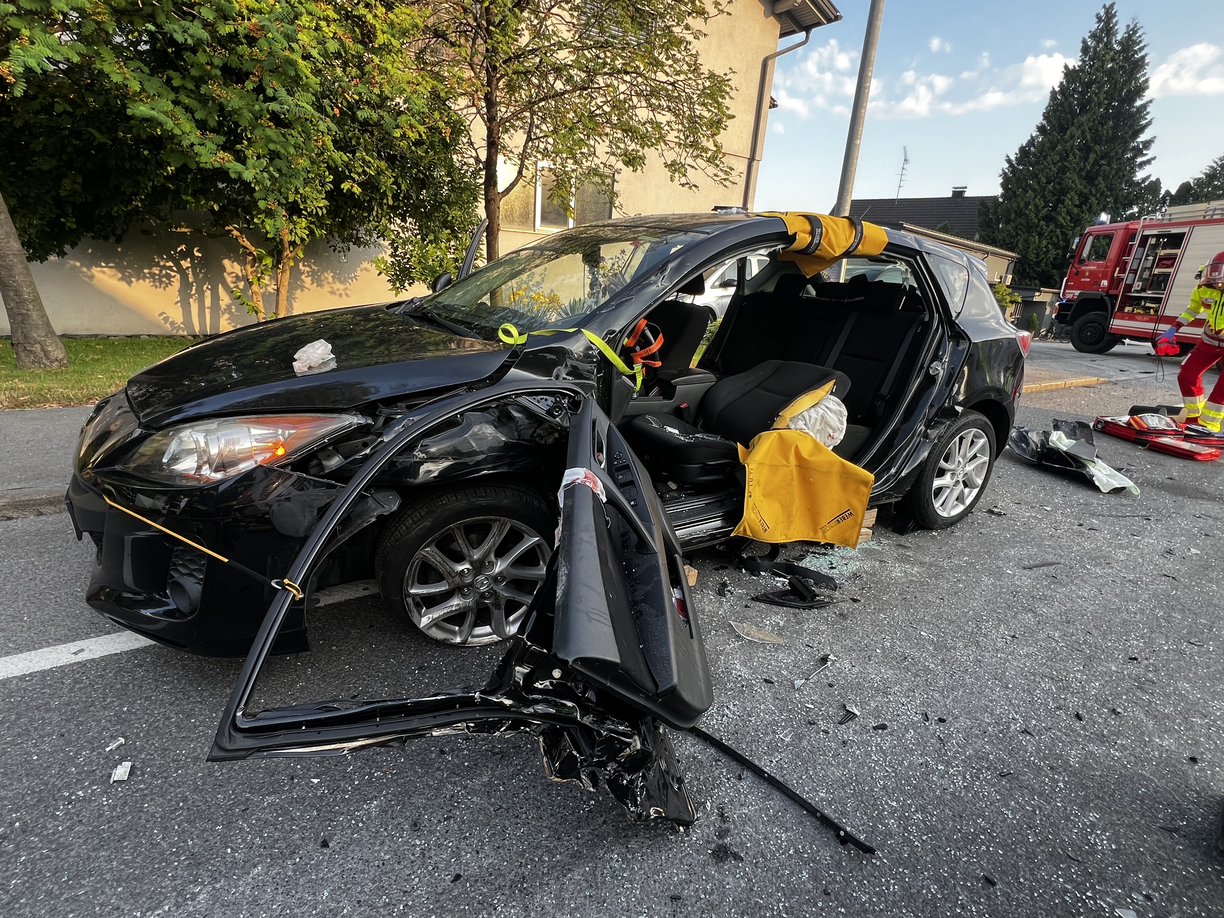 Lustenau’da Sabah Trafik Kazası: Araçta Sıkışan Kişi İtfaiye Tarafından Kurtarıldı