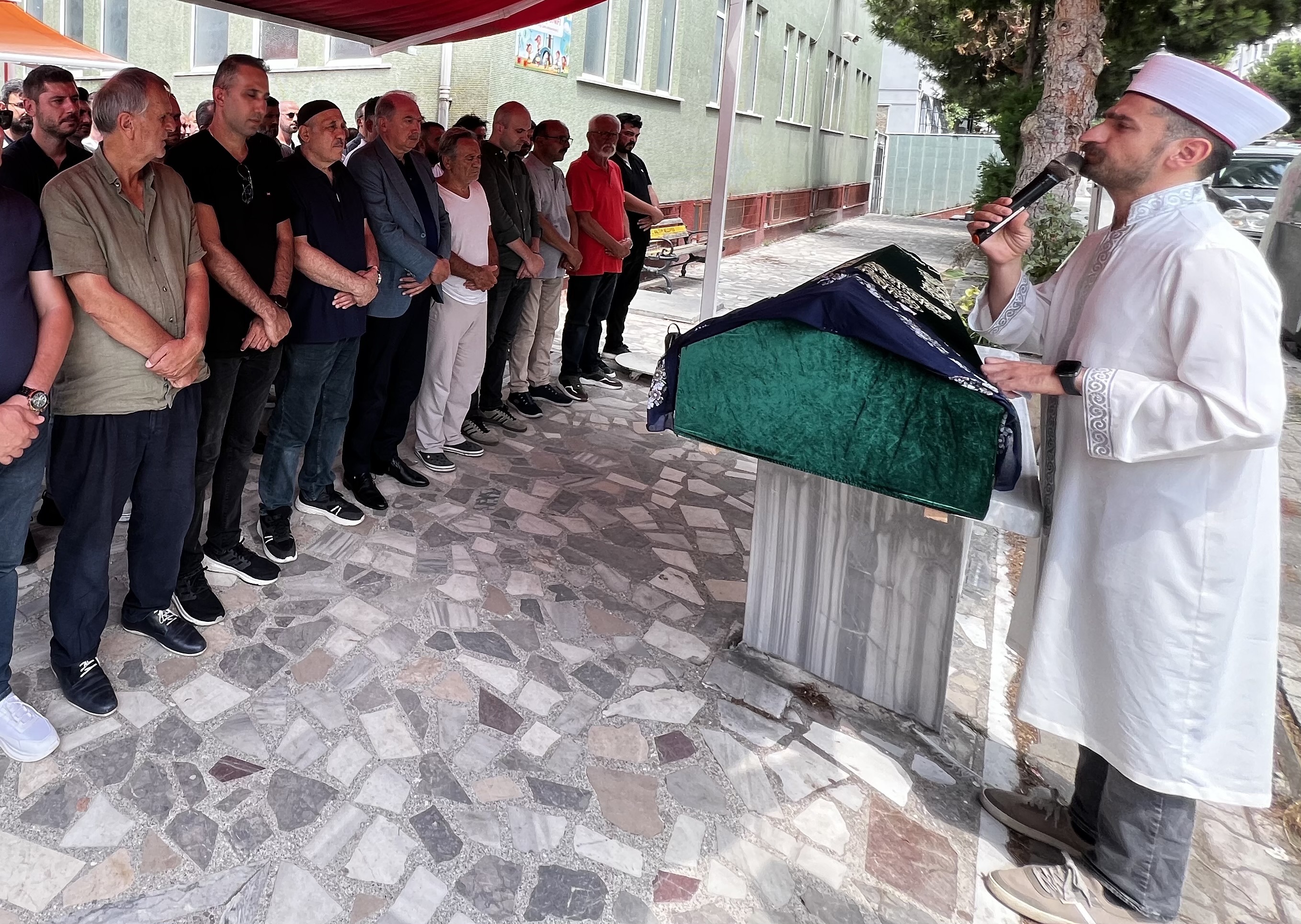 Eski İBB Başkanı Mevlüt Uysal’ın Acı Günü: Yakın Dostunun Eşi Defnedildi