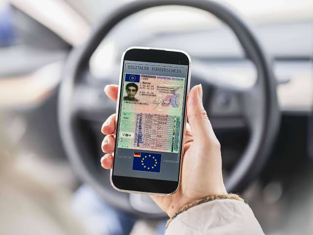 Avrupa’da Dijital Dönem: Ruhsat, Ehliyet ve Kimlik Artık Cepte! 