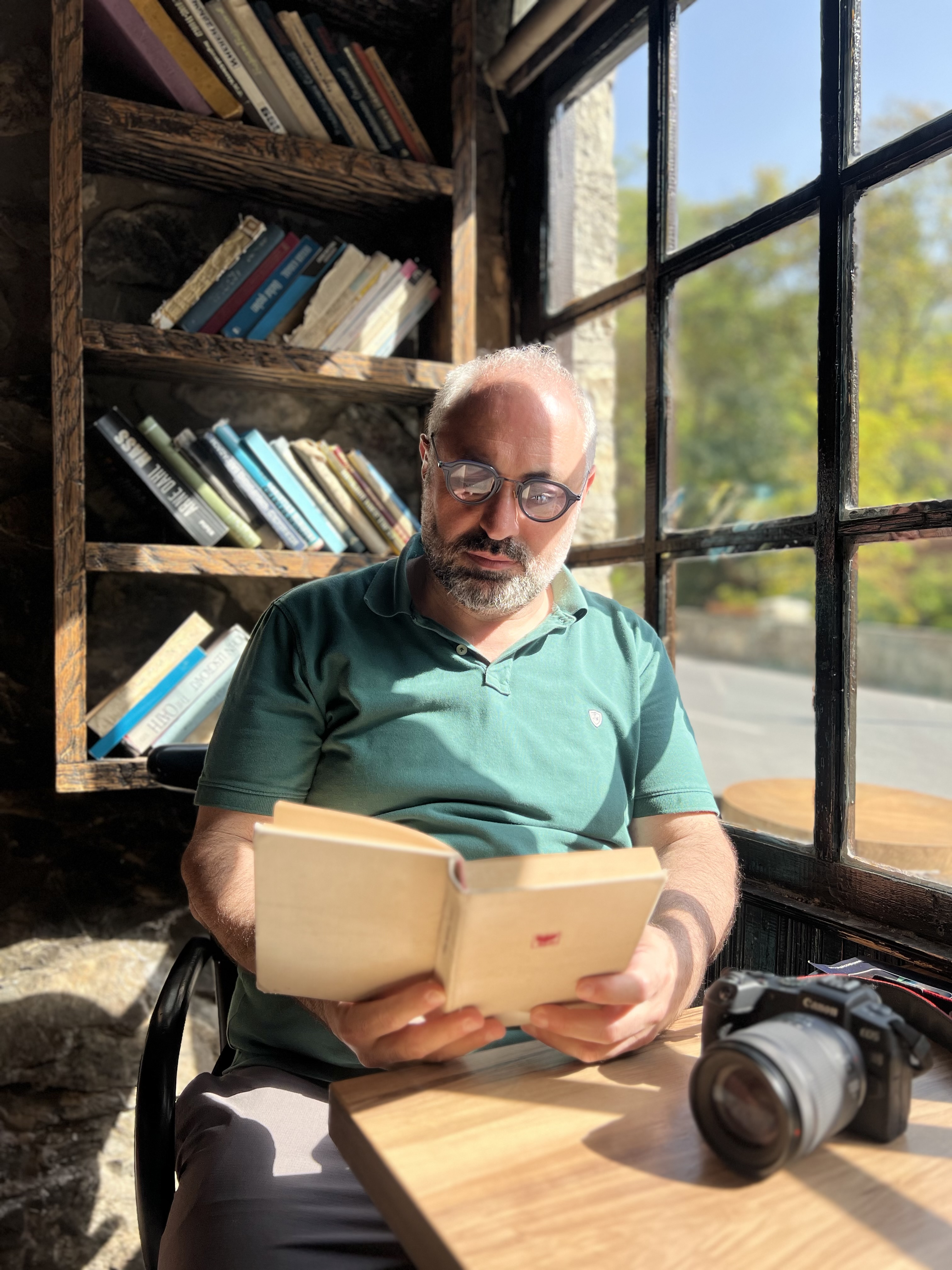 Perde Arkasında Biriken Kirli Çamaşırlar