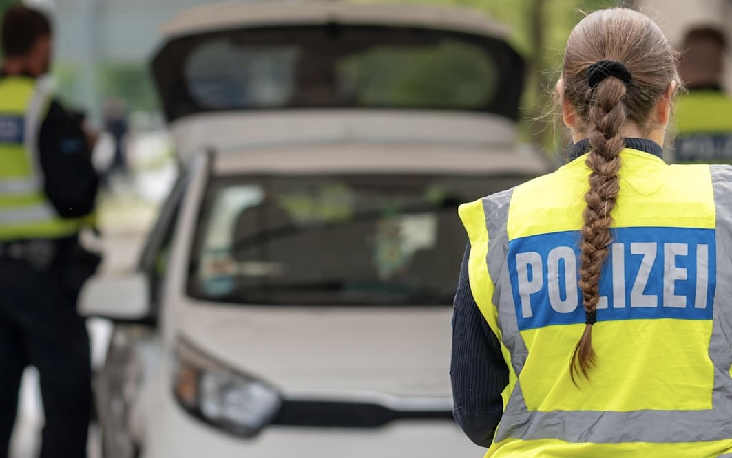 AB SINIRINDA KRİTİK UYARI ÇOCUKLA SEYAHAT EDEN AİLELER DİKKAT